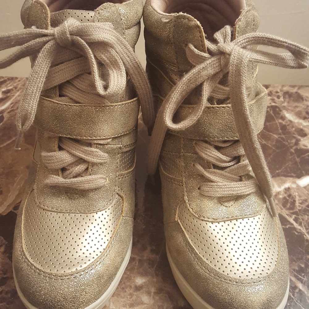 Xhilaratiin High Top Wedge Tennis Shoes size 6.5